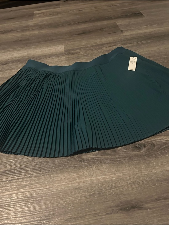 H&M Dresses & Skirts - H&M Teal Pleated Mini Skirt